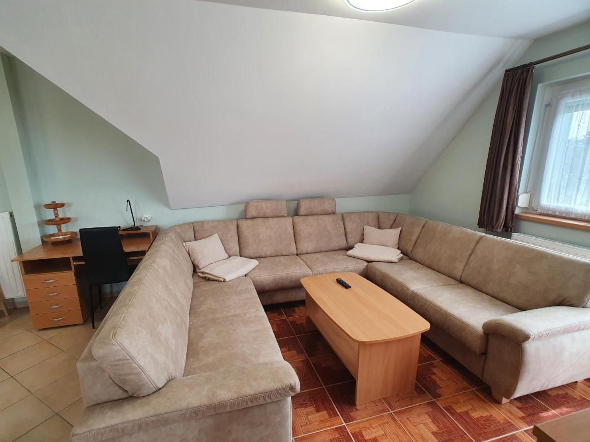Krisztián Apartmanház Vonyarcvashegy Exterior foto