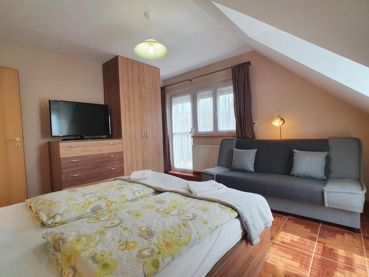 Krisztián Apartmanház Vonyarcvashegy Exterior foto