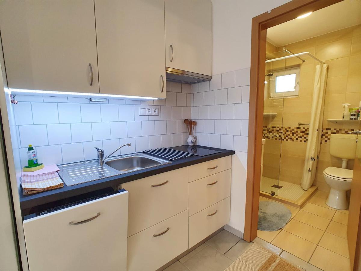 Krisztián Apartmanház Vonyarcvashegy Exterior foto