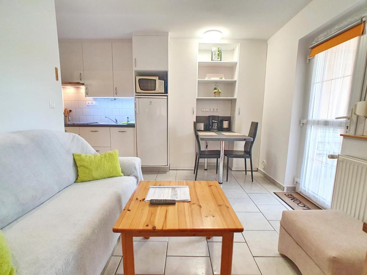 Krisztián Apartmanház Vonyarcvashegy Exterior foto