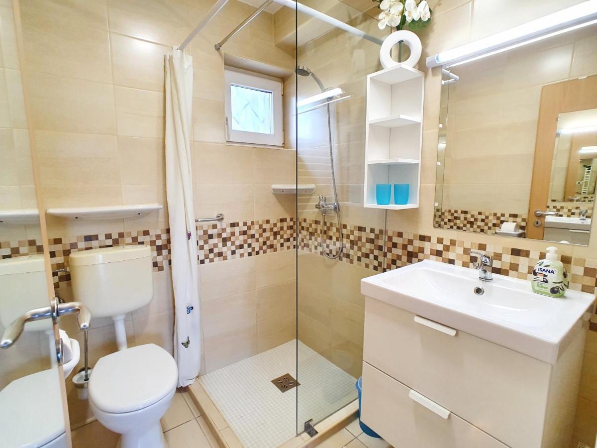 Krisztián Apartmanház Vonyarcvashegy Exterior foto