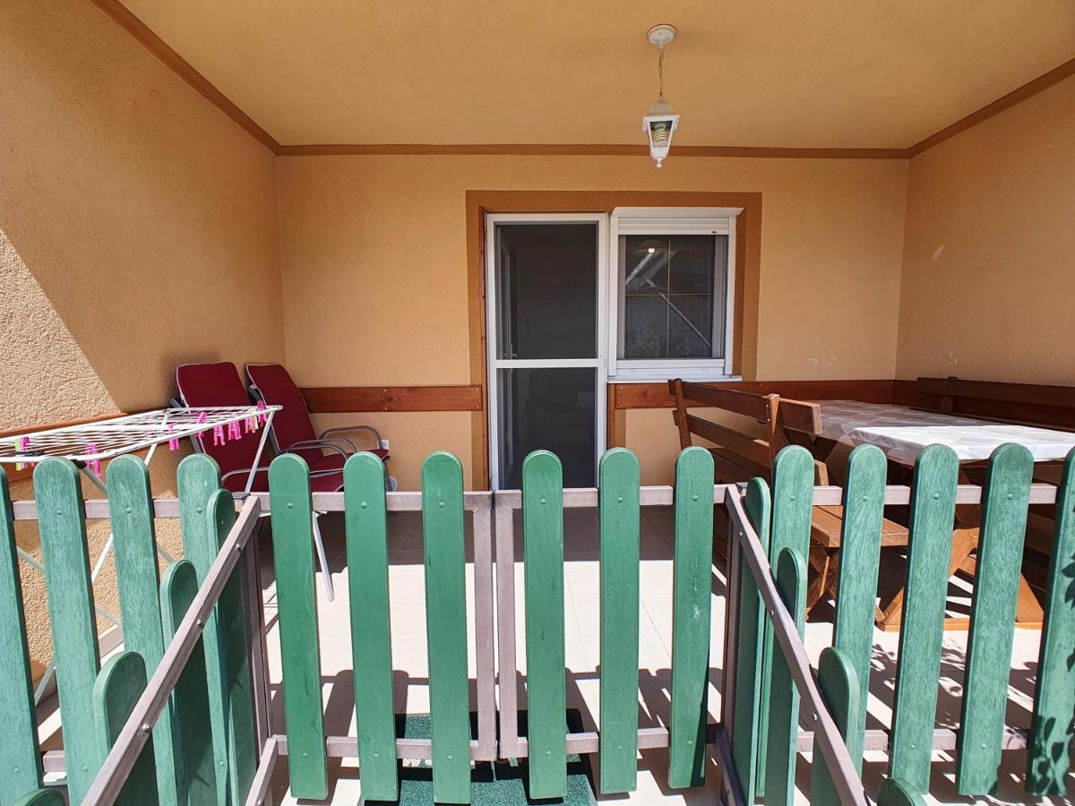 Krisztián Apartmanház Vonyarcvashegy Exterior foto
