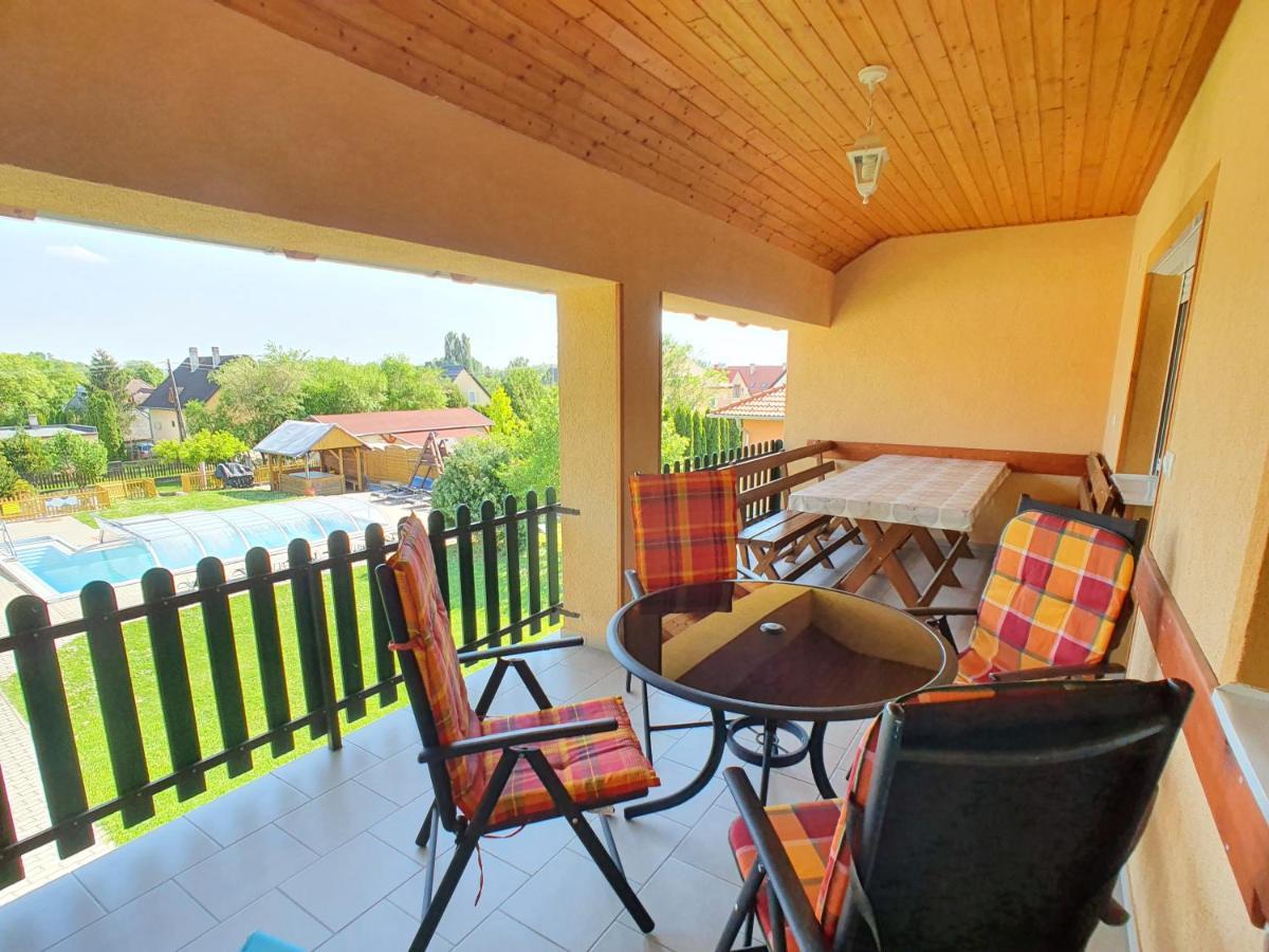 Krisztián Apartmanház Vonyarcvashegy Exterior foto