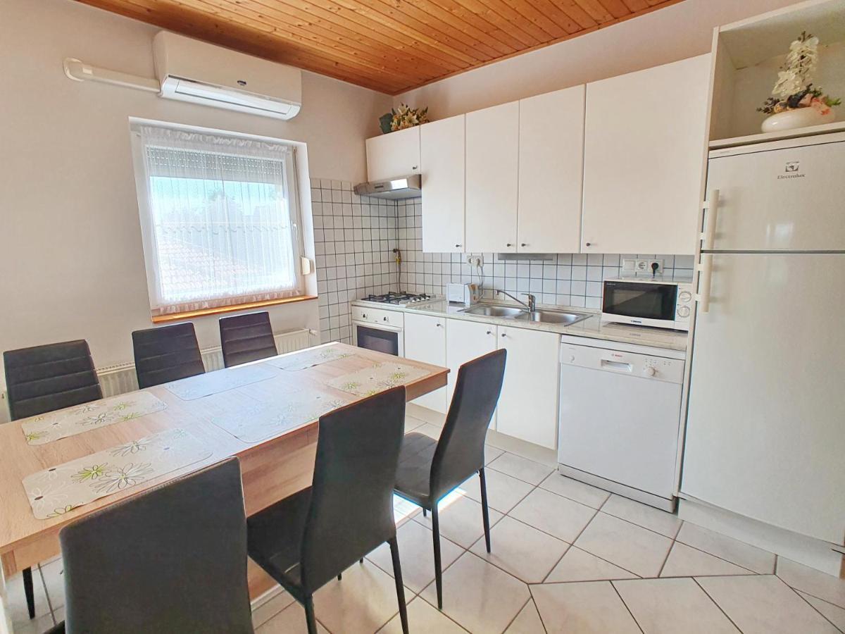 Krisztián Apartmanház Vonyarcvashegy Exterior foto
