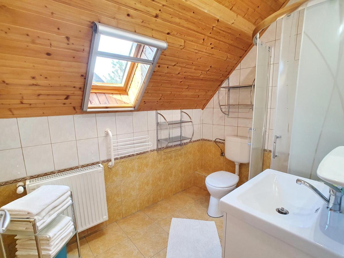 Krisztián Apartmanház Vonyarcvashegy Exterior foto