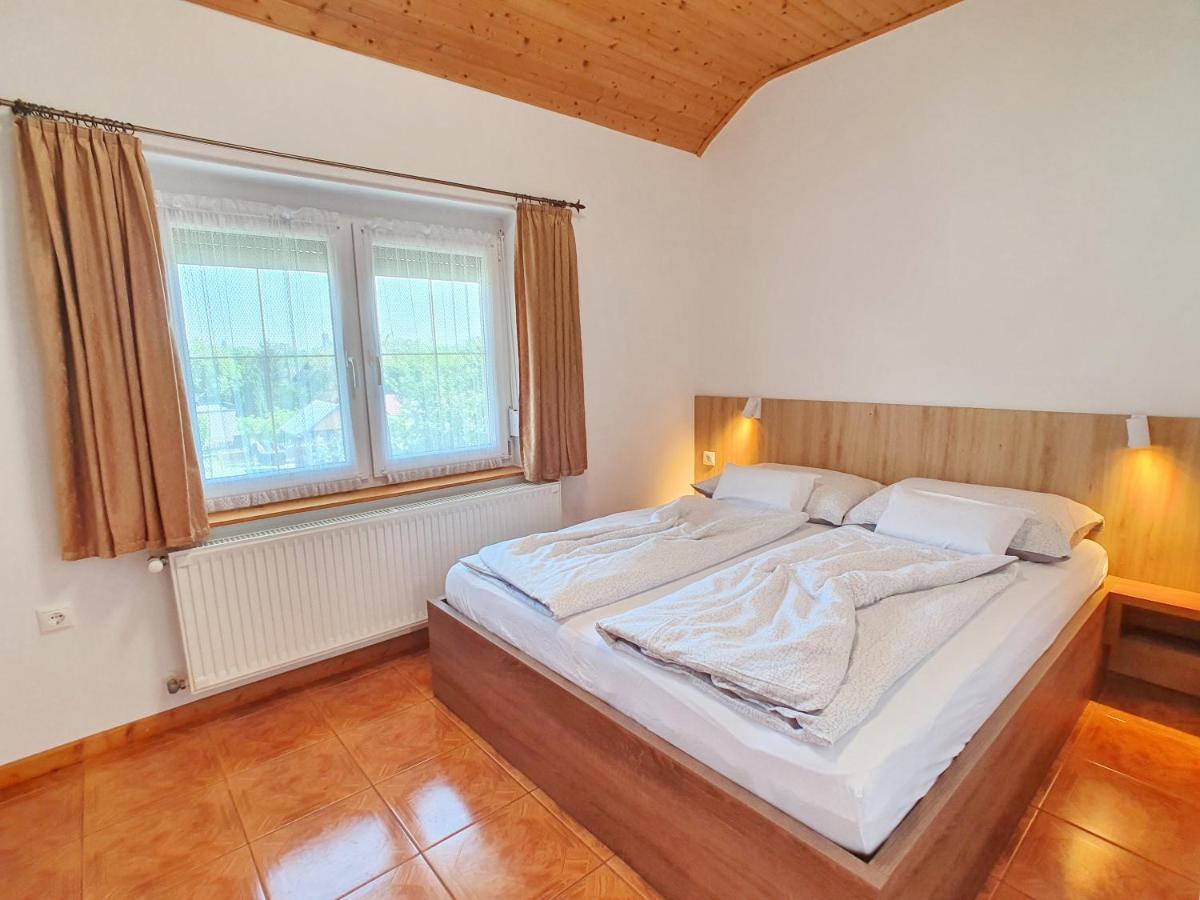 Krisztián Apartmanház Vonyarcvashegy Exterior foto