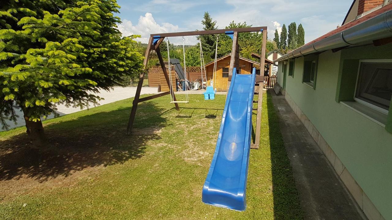 Krisztián Apartmanház Vonyarcvashegy Exterior foto
